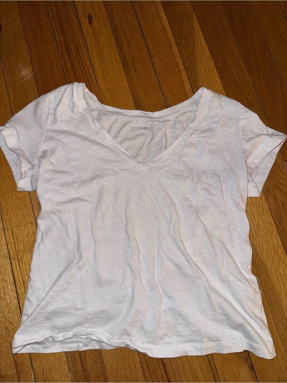 INTERMIX White V-Neck Short Sleeve Tee